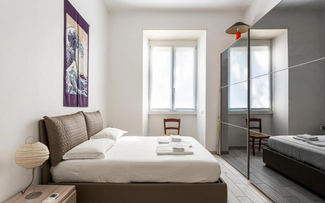 Wide and Bright Apartment next to metro station - Pacini