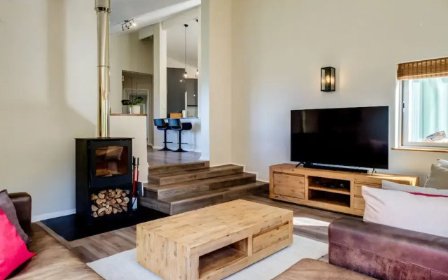 Charming Home With Mountain Views at Rivendell