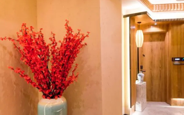 Elong Anyun Hotel (Shanghai Lujiazui Minsheng Road Subway Station)