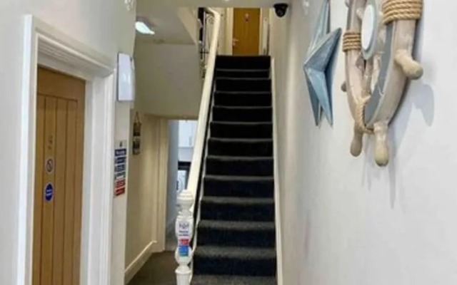 OYO Hillcrest Studio Apartments