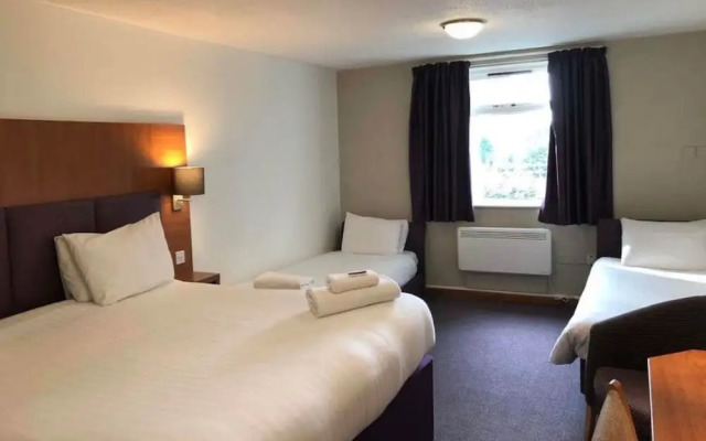 OYO Bluemont Hotel