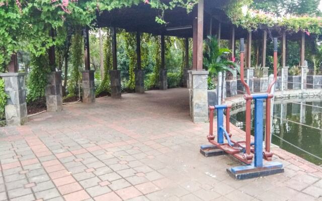 Nice Studio at Green Pramuka Apartment