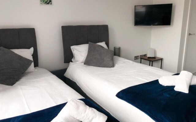 Work & Leisure - 10min into the city! FREE Parking included! Long stays welcome