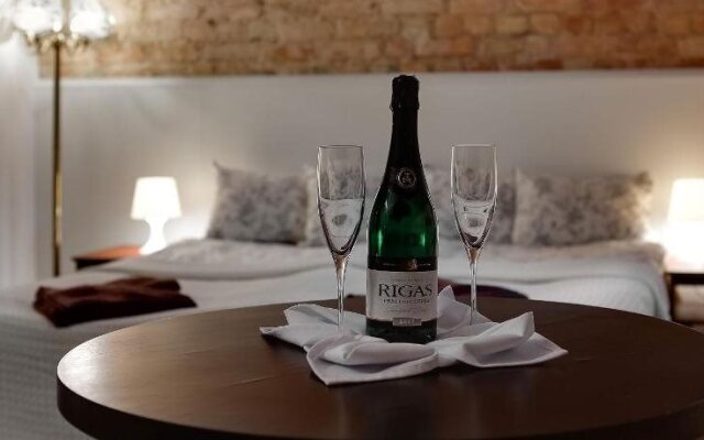 Janne Hotel