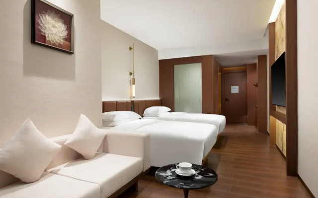 Ramada Encore By Wyndham Shantou Longhu
