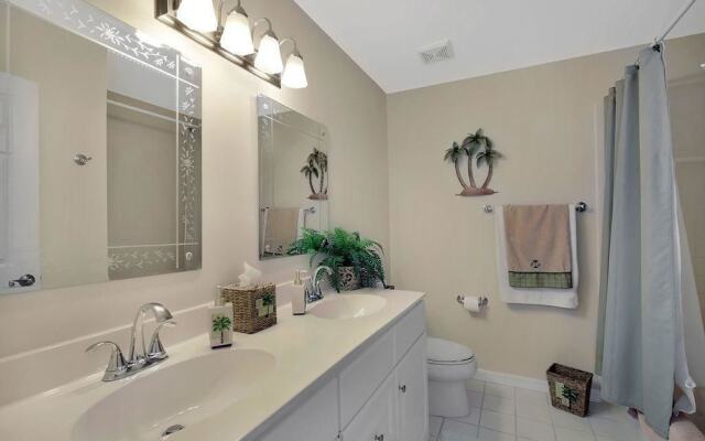 Piccadilly Cir Home