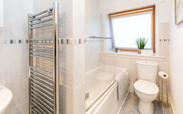 Modern Aberdeen City Apartment Free Parking