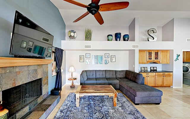 747 Phoenix - 4 Br Home