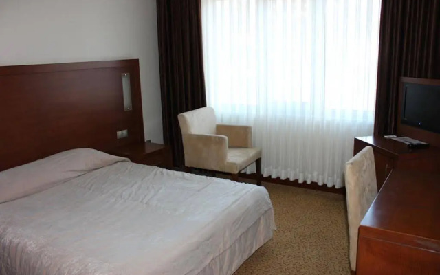 Paluri Hotel