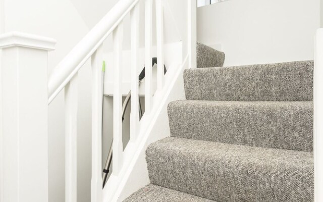 4 BR Townhouse, 10 Minutes From City Centre