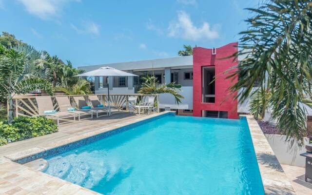 2BR 1BA Ground Level in the Heart of Aruba Pool