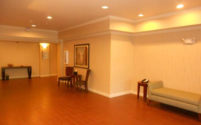 Holiday Inn Express & Suites Lancaster by IHG