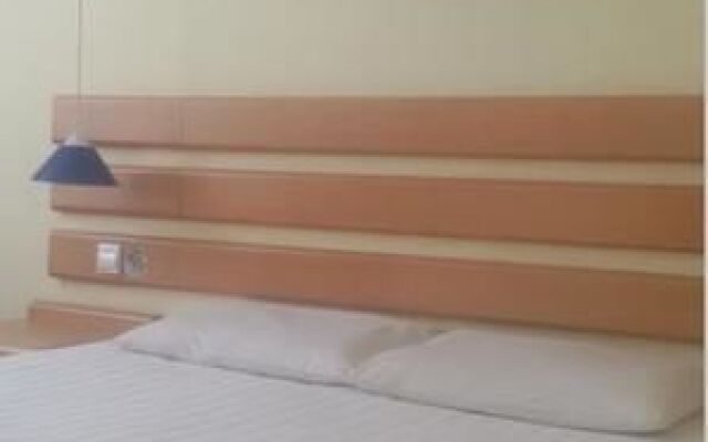 Home Inn Beijing Changping Gulou West Street