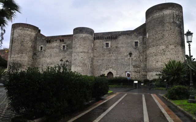 Terrazza sul Castello Ursino by Wonderful Italy