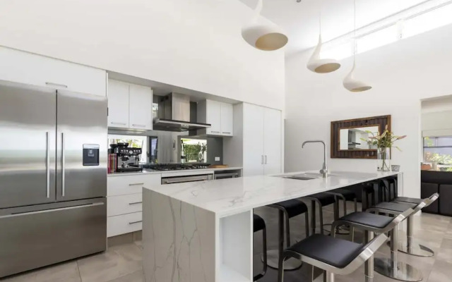 Tenterfield Beachfront Luxury 4 Bedroom Holiday Home
