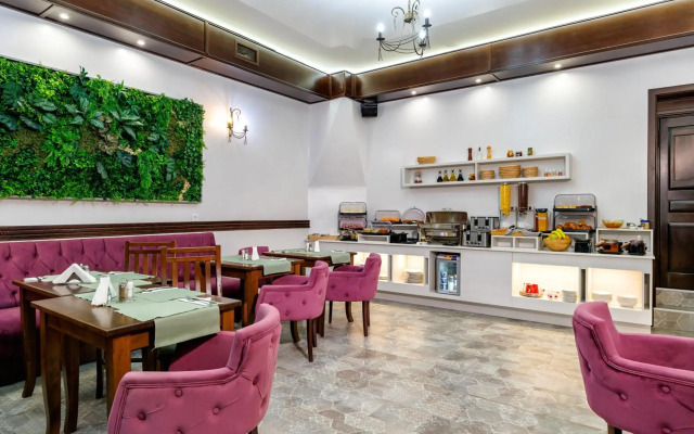 La Strada Boutique Villa