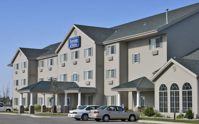 Travelodge and Suites Fargo/Moorhead