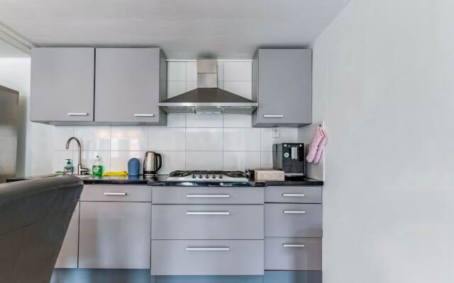 Modern Holiday Home in Badhoevedorp near the Lake