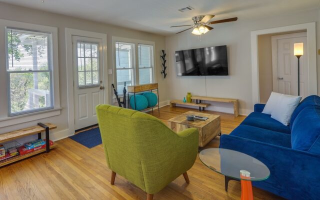 Vibrant Fayetteville Home - Walk Downtown!