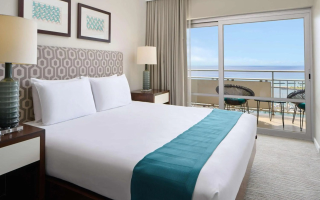 Отель Ilikai Hotel & Luxury Suites