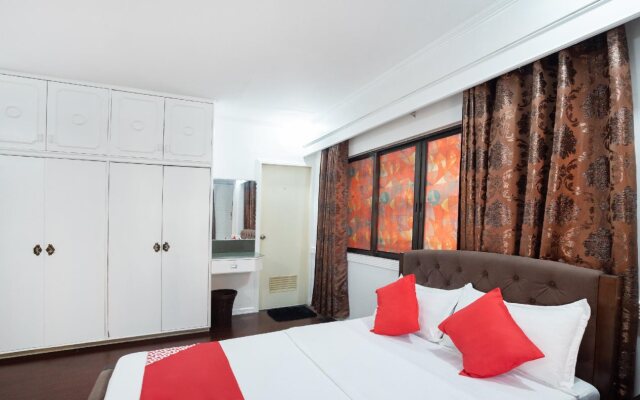 OYO 138 White Palace Hotel