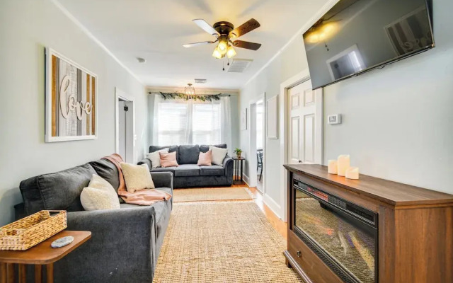 Family-friendly Main St Gloucester Apt w/ Balcony!