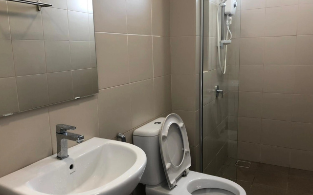 [SLEEP 5PAX] Natural Living (i-Soho, i-City) – Bathroom – Shah Alam