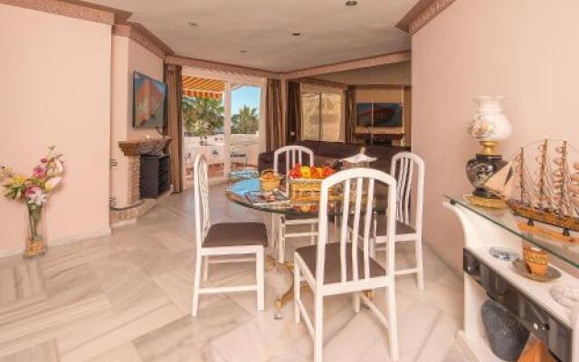 Apartamentos Puerto Marina Beach
