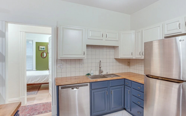 Uptown Minneapolis Home: Walk To Lakes!