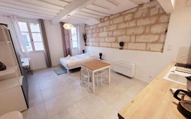Studio Near The Ramparts Of Avignon