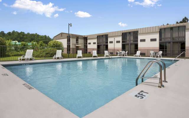 Days Inn by Wyndham Fayetteville-South/I-95 Exit 49