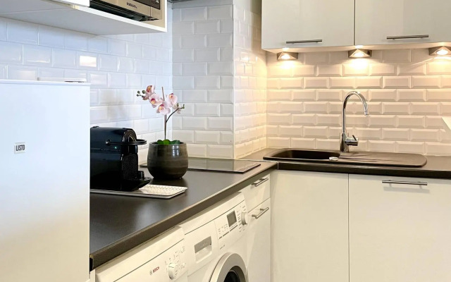 B 825 - Amazing View All Over Paris