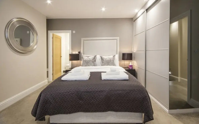 Chelsea Beautiful Two Bedroom  Apartment