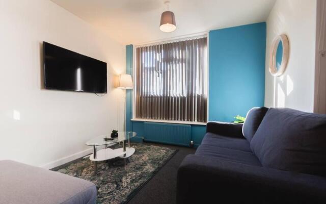 6 bed Residential home with Parking