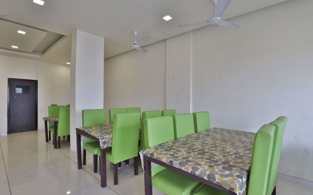 Capital O 41581 Hiriz Hotel