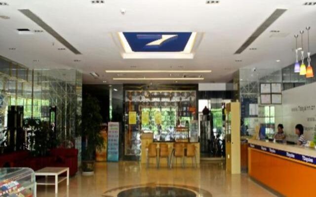 7 Days Inn Shenzhen Longhua Qinghu Subway Branch
