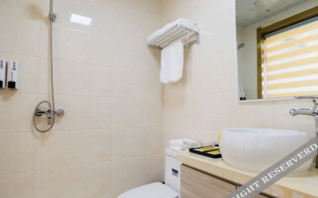 Huahai Art Hotel
