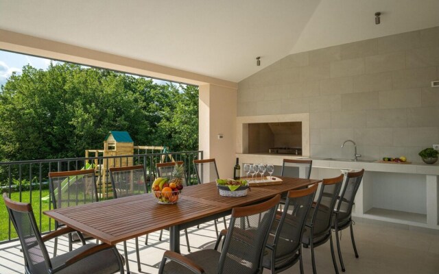 Stunning Home in Prodol With Outdoor Swimming Pool, Wifi and 4 Bedrooms