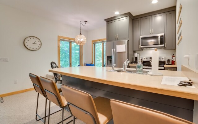 Modern Bellaire Condo: Pool Access, Near Skiing!