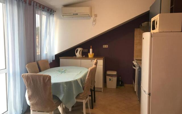 Divna Apartments and Rooms