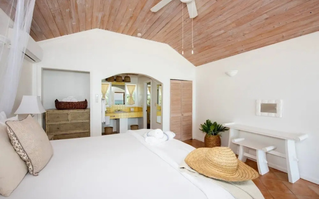 Cocodimama Resort 14 Bedroom Hotel Room