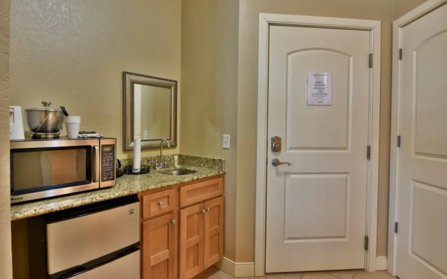 Unit 411b 1bd/ 1ba Efficiency Condo 1 Bedroom Condo by RedAwning