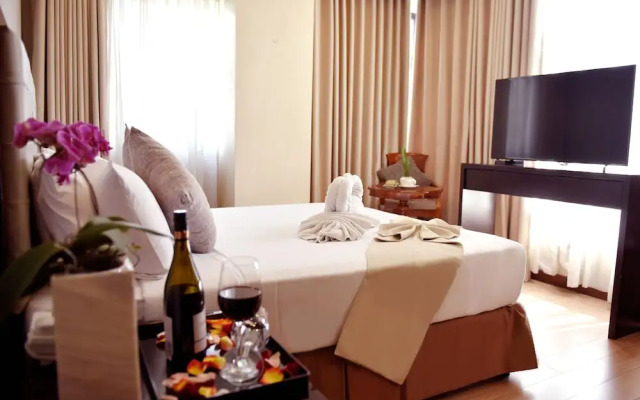 Aura One Hotel