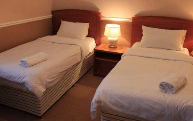 Pines Hotel Luton Airport