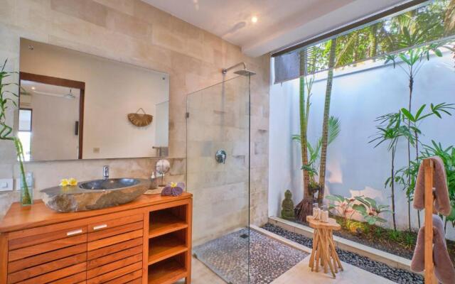 Villa Balinese Luxurious Elegance