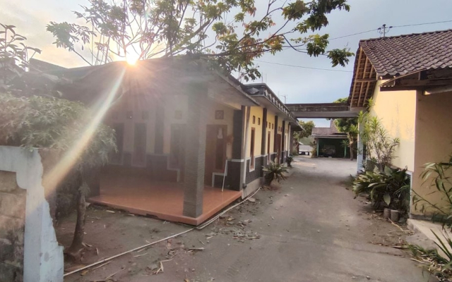 OYO 93394 Pondok Wisata Kurniawan 2NearWonogondang Camp ( Bumi Perkemahan Wonogondang )