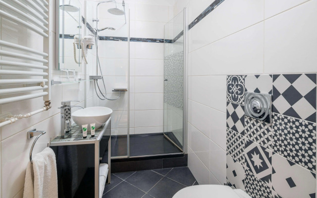 Best Western Plus Celebrity Suites