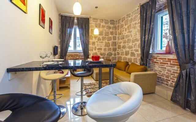 Old Town Twins Apartments