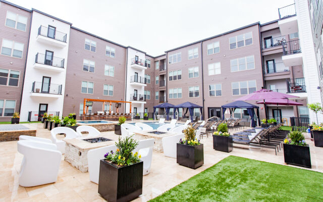 St. Louis | Luxurious 2BD/2BA Forest Park Apartment