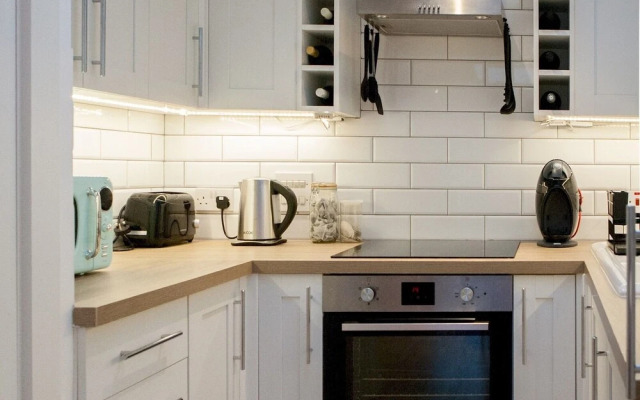 Bright & Modern 1-bedroom Flat in East London